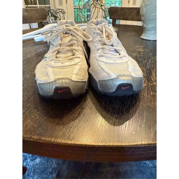 Nike REAX Run White Sneakers Sz 11 - Picture 2 of 8